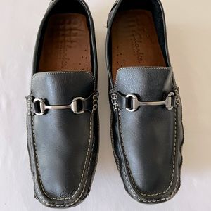 Size 10M Black Clark’s (Moccasin Style) Slip on‘s. With rubber bottom.